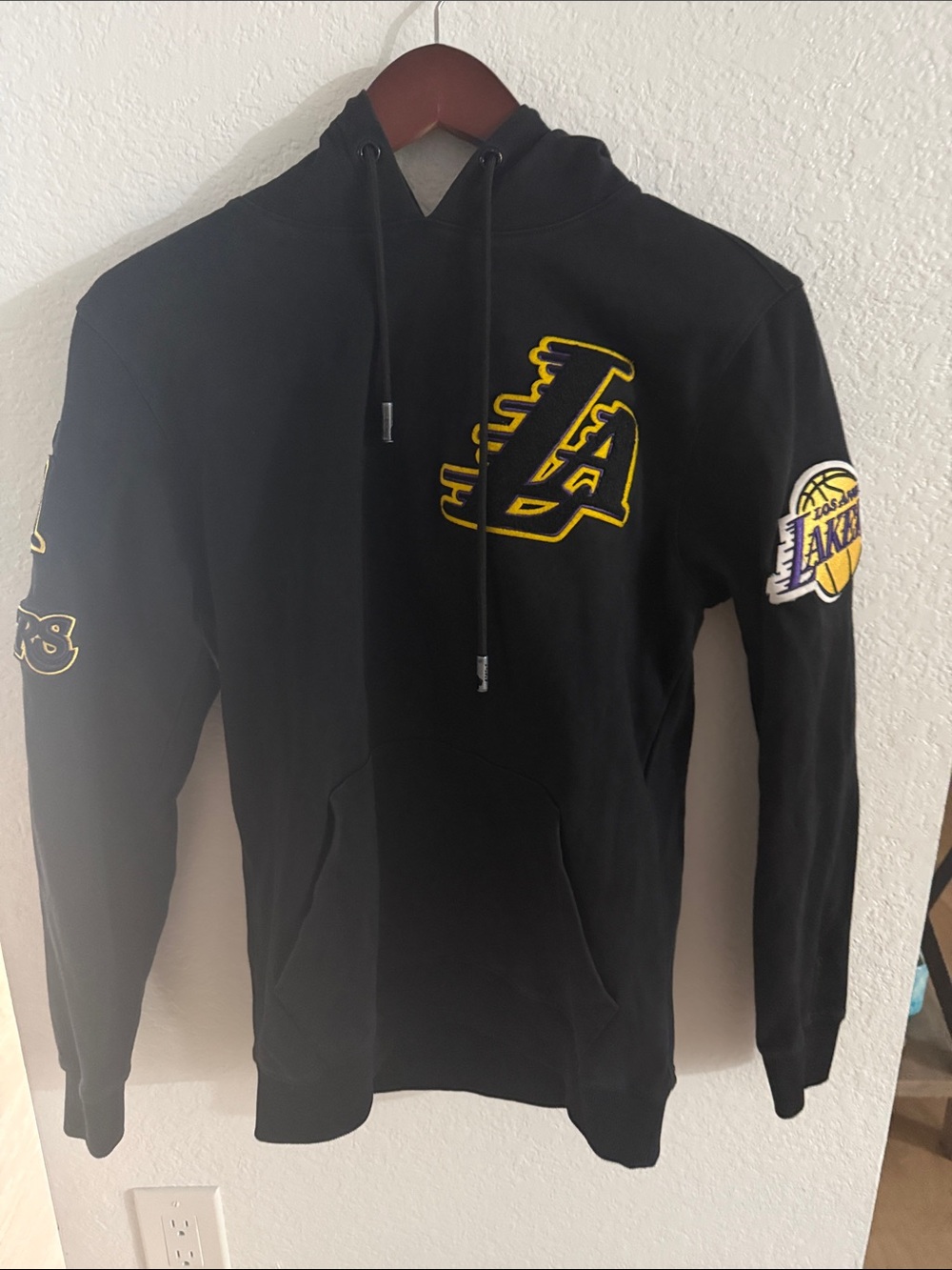 Los Angeles Lakers Black Pullover Hoodie Sweater - NBA Team Logo